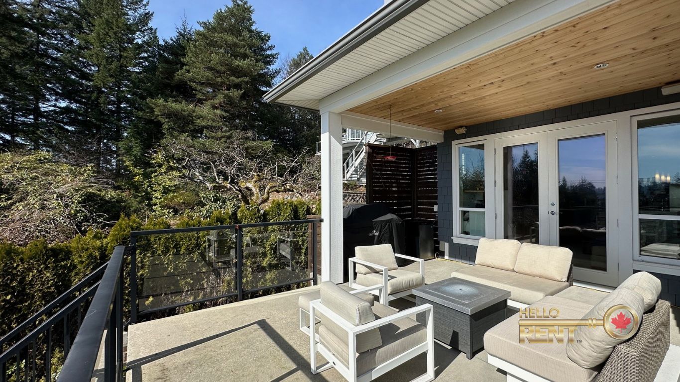 FAMILY HOME IN EDGEMONT VILLAGE 747 Westmoreland Crescent North