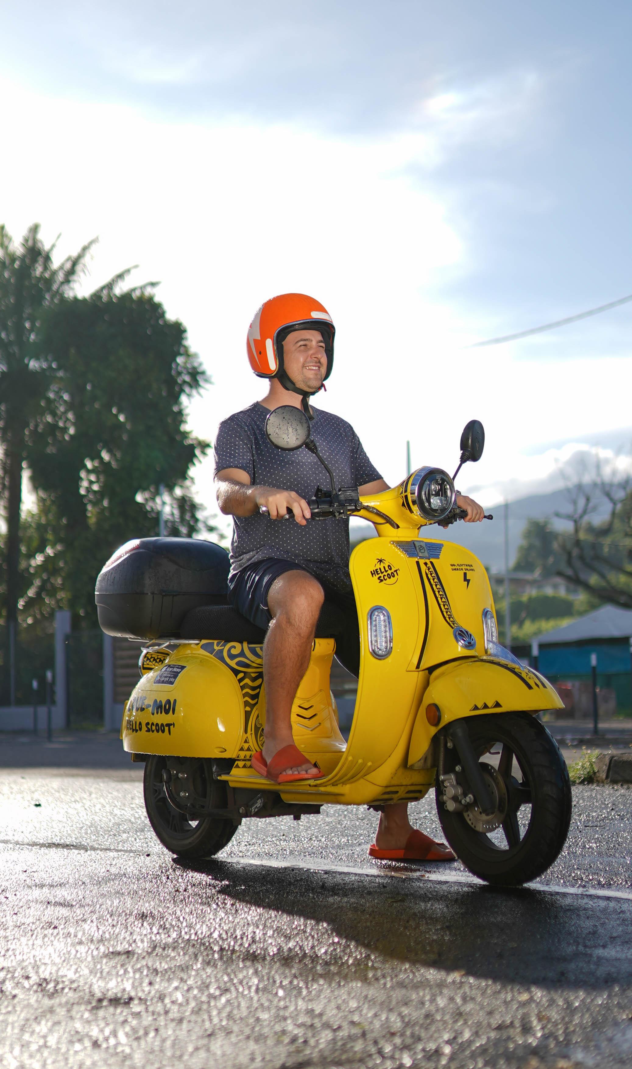 Tahiti and Moorea scooter and car rental subscription 💙 Hello Scoot'
