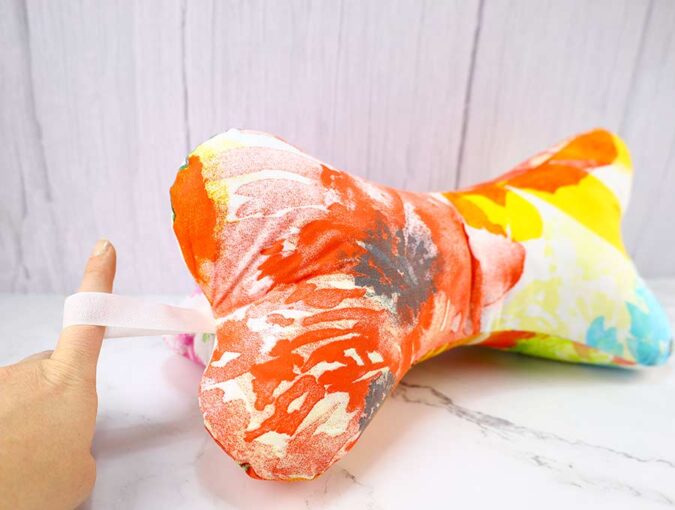 DIY Dog Bone Pillow Pattern Headrest Pillow Tutorial (VIDEO) ⋆ Hello