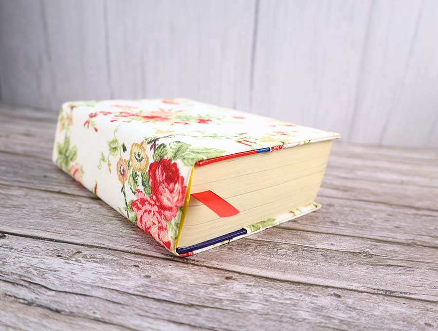 How To Make A Fabric Book Cover (VIDEO) Easy Book Jacket ⋆ Hello Sewing