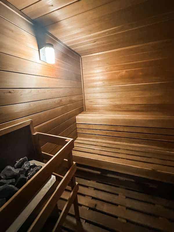 The Amazing Benefits Of Sitting in A Sauna