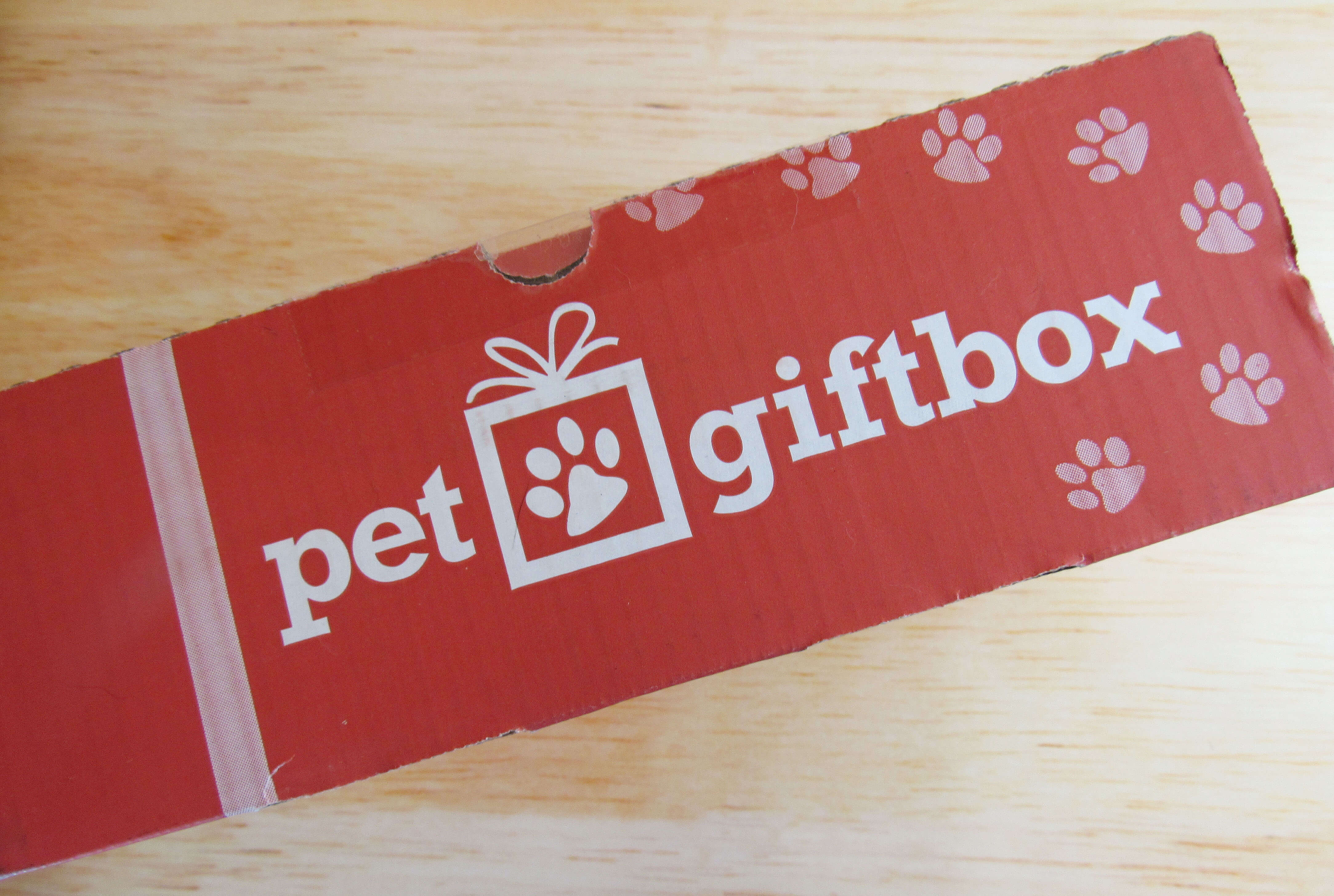 October 2016 PetGiftBox Dog Subscription Box Review + 50 Off Coupon