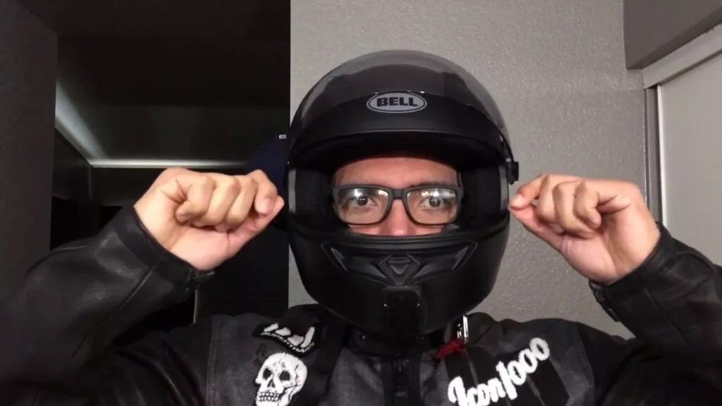 How to Wear Glasses With Motorcycle Helmet?