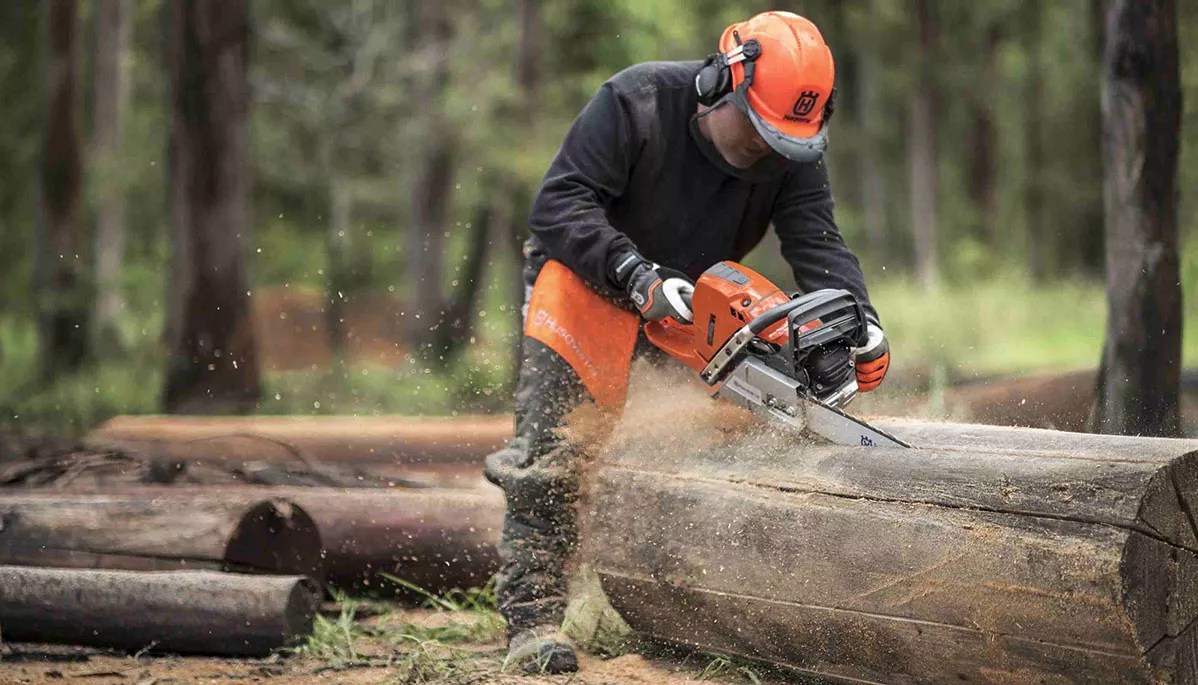 The Best Chainsaw Helmet for You How to Choose