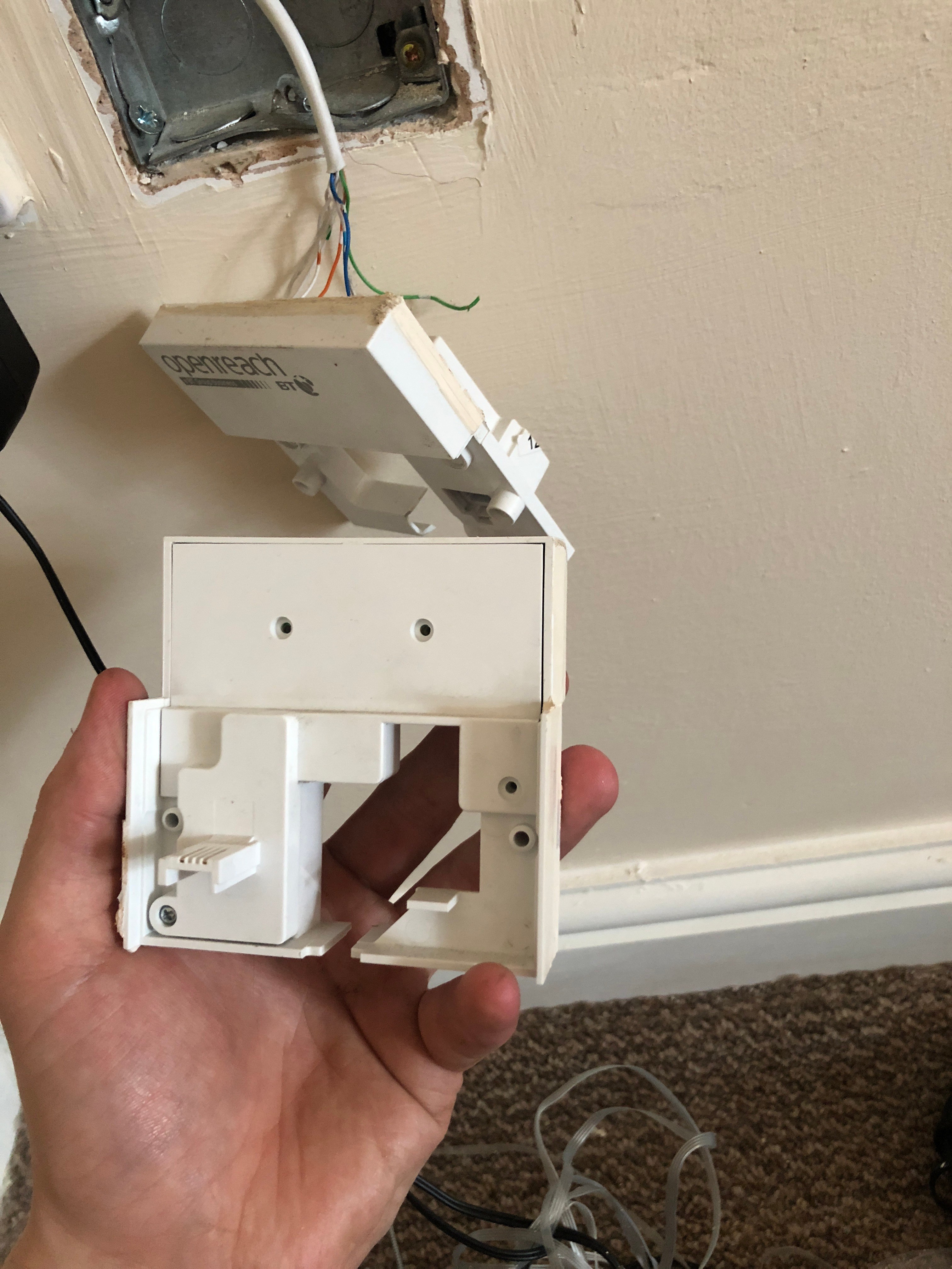 How should a master socket be wired? - Sky Community