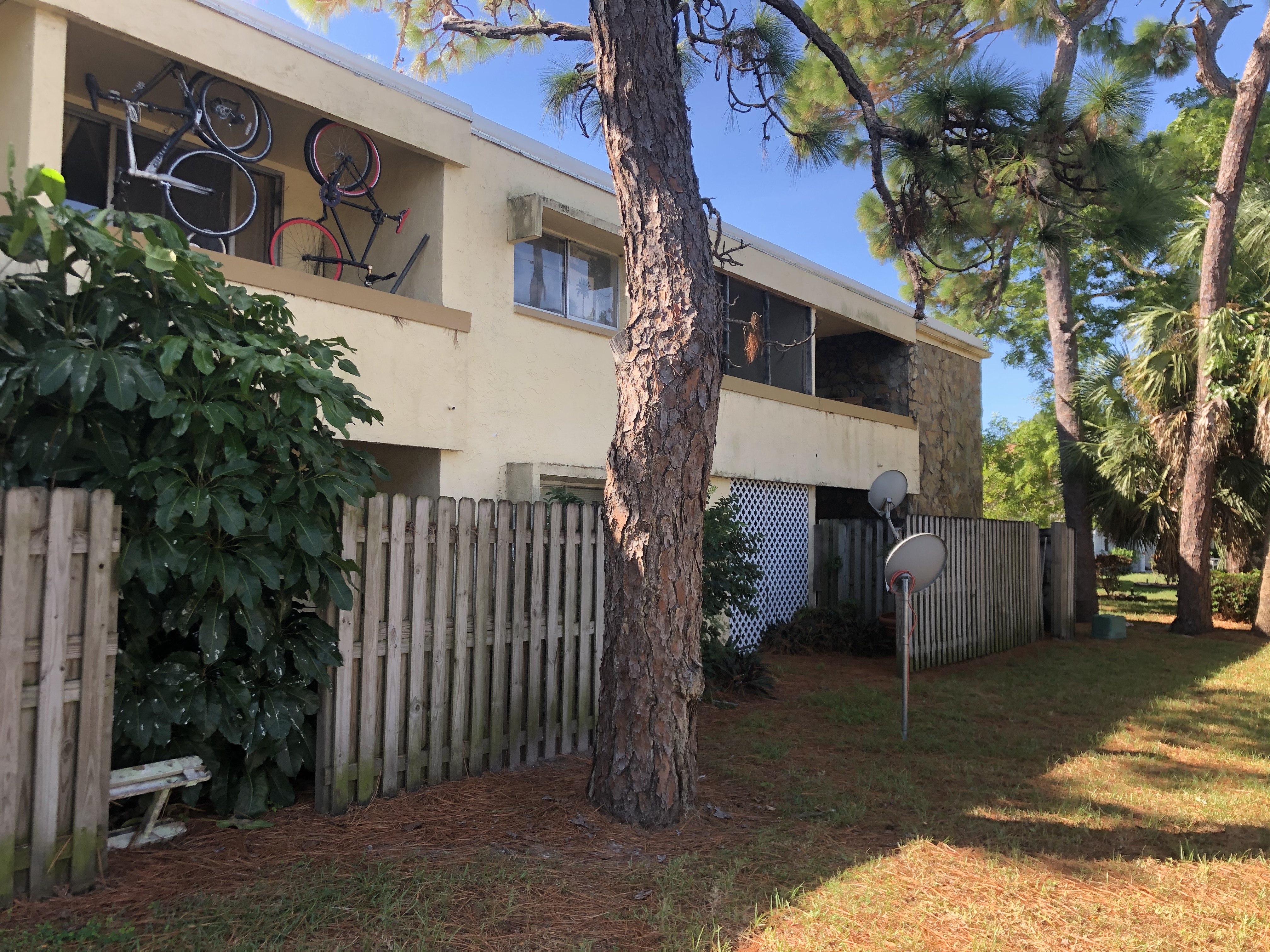 IMG5091 Hendricks Apartments