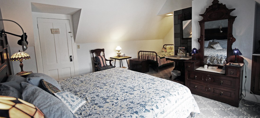 The River Room Henniker House B&B