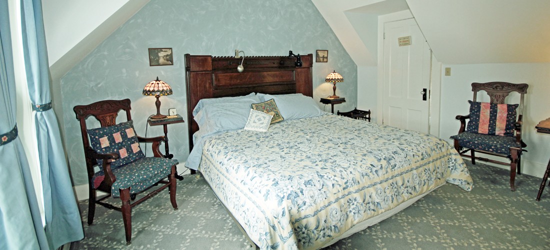 The River Room Henniker House B&B