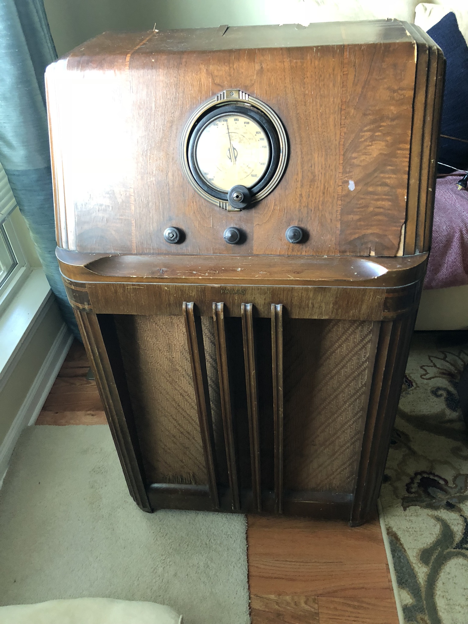1938 Philco model 384XX Henson Brothers Old Tyme Radios