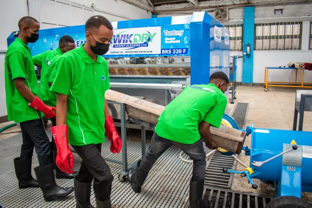 Choosing the Right Commercial Carpet Cleaning Equipment Factors to