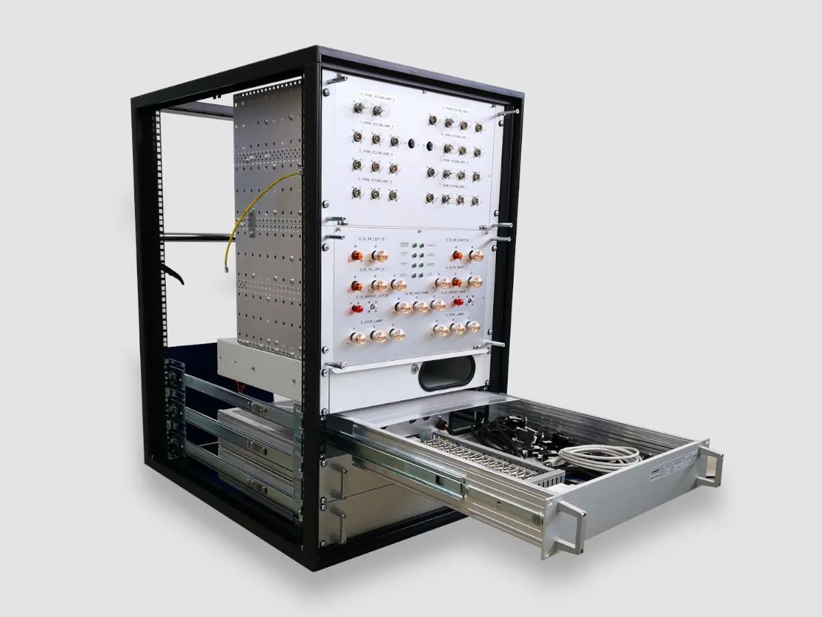 Loadbox and Breakout Box | Hersteller und Systemlieferant