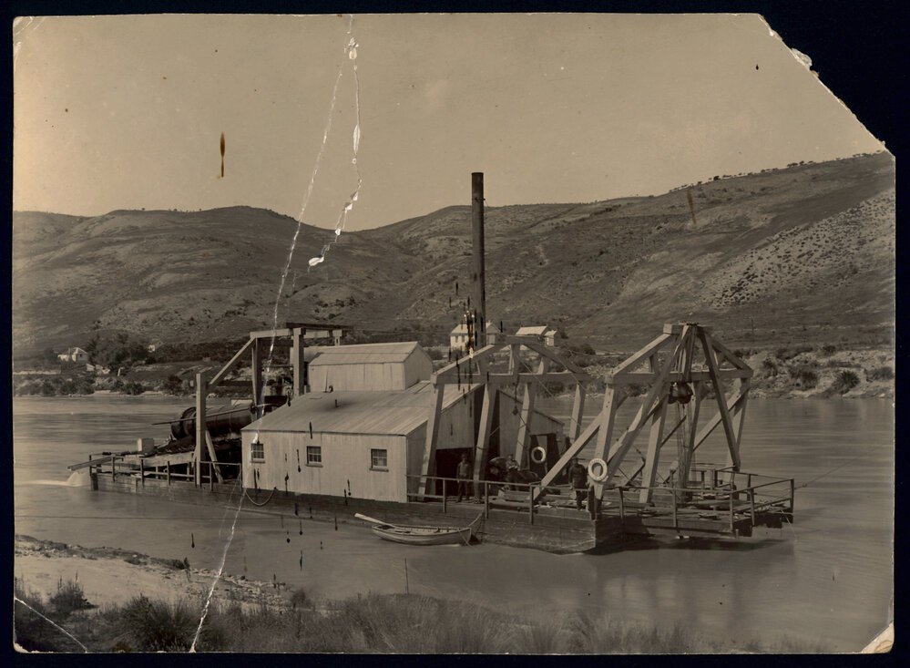 Majestic Dredge Millers Flat 1910 Clutha Heritage