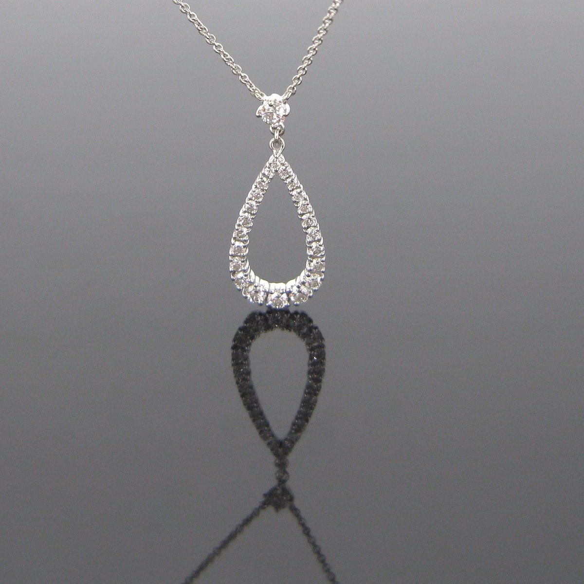 Drop Diamonds Pendant Necklace Heritagem