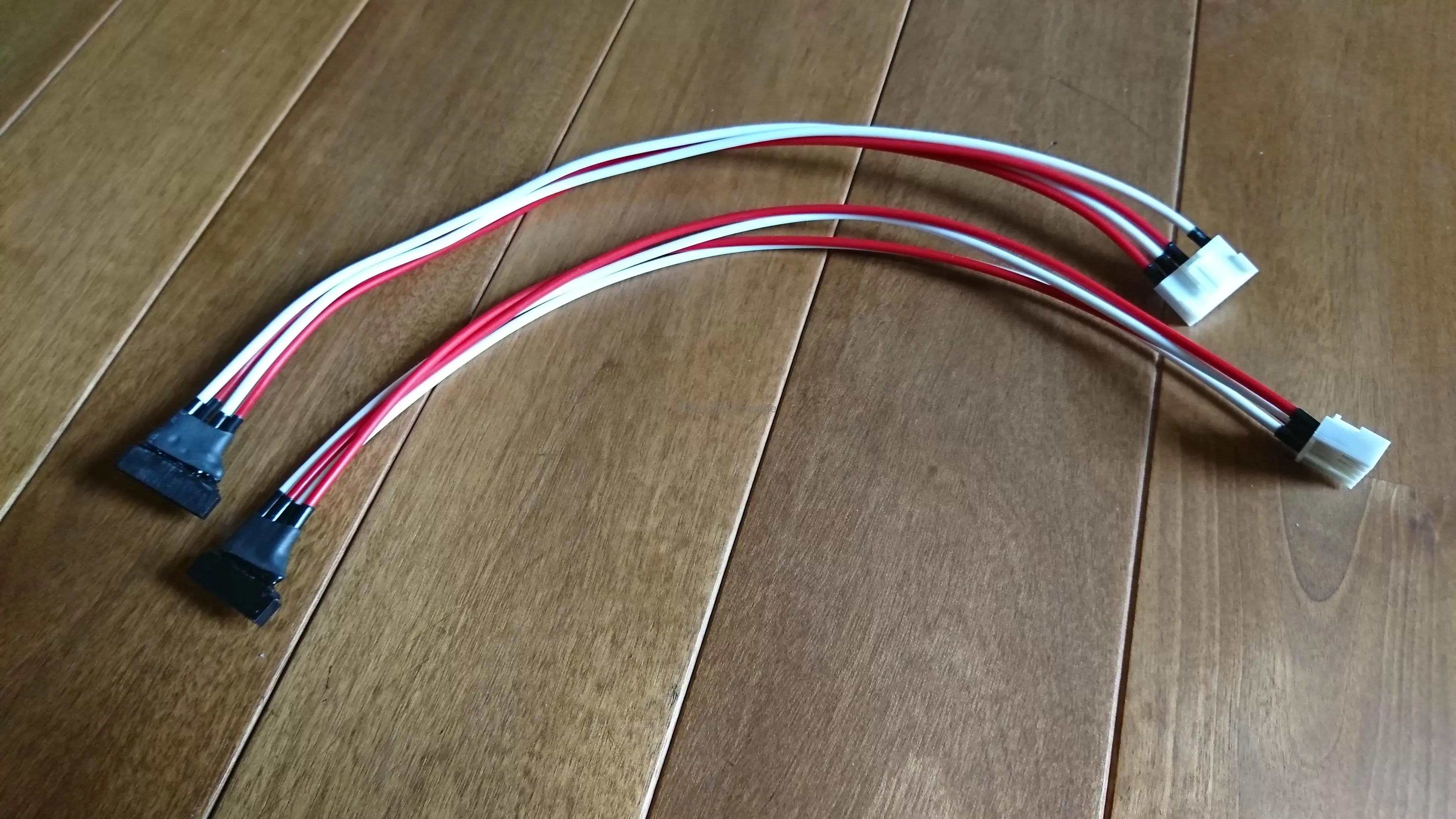 DELA改造(10)内部配線の試作SATA電源ケーブル交換～PCTripleC～ Bells of