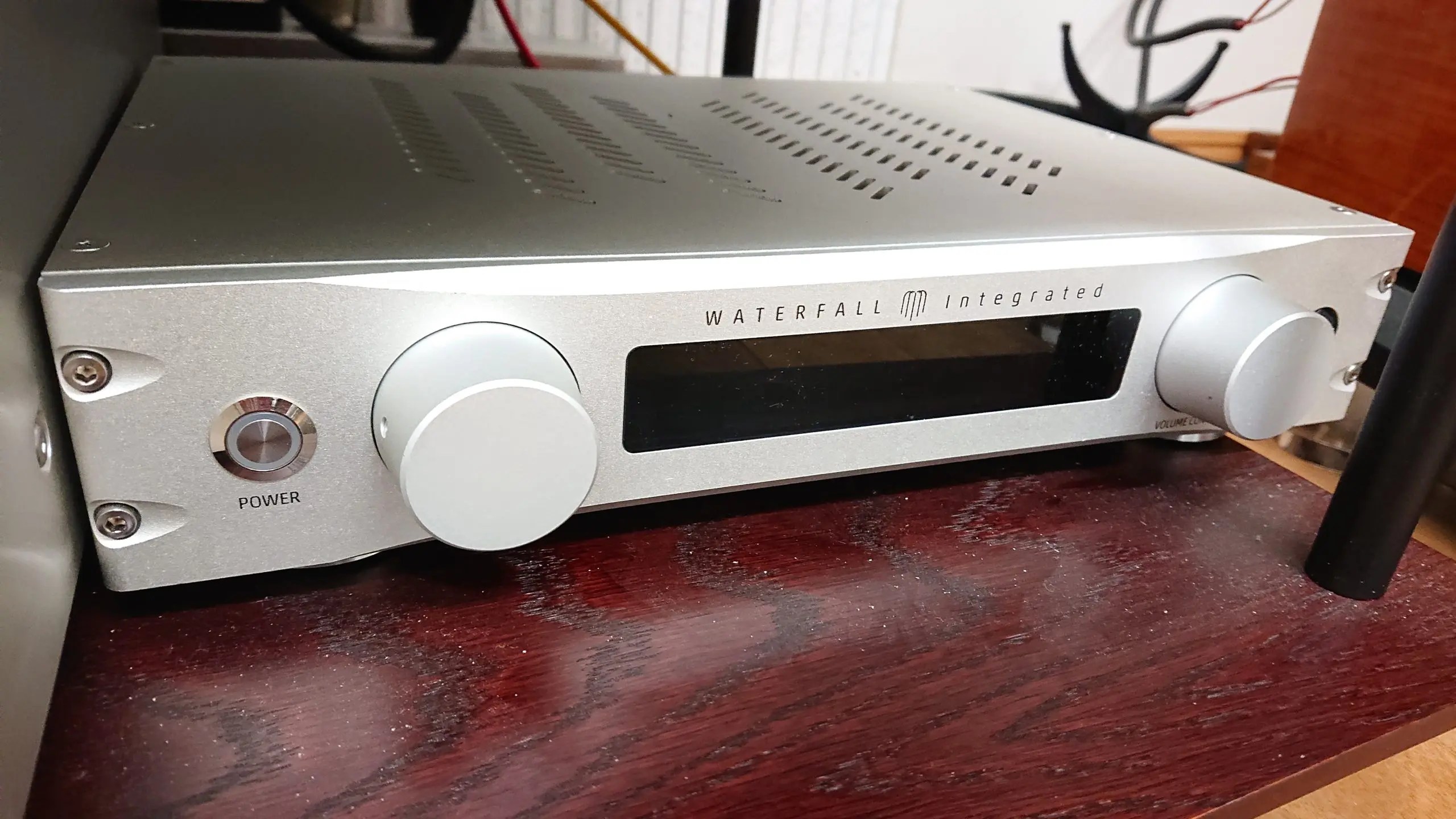 パワーアンプを求めて(5)逢瀬 WATERFALL Integrated 250のファーストインプレッション