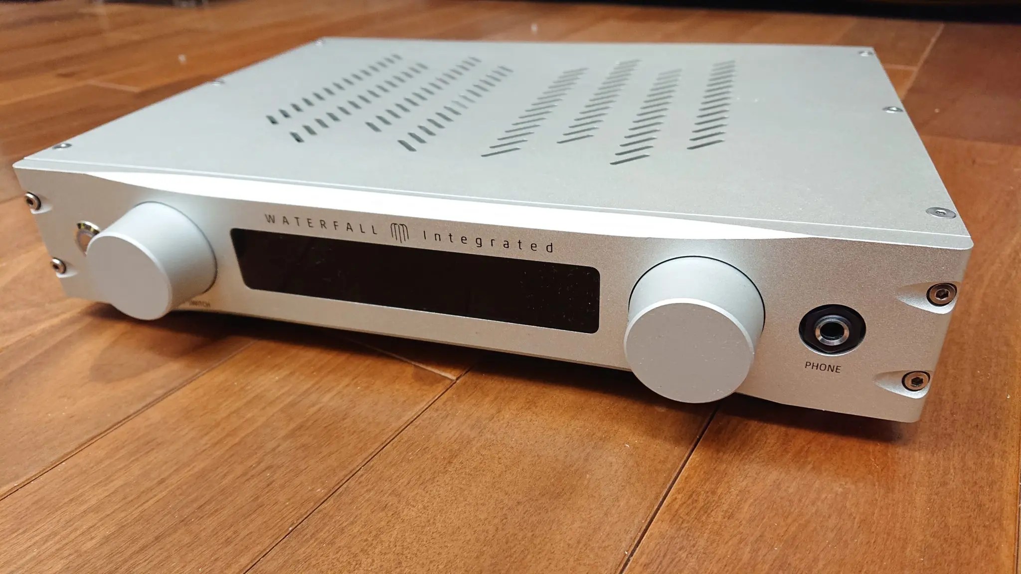 パワーアンプを求めて(4)逢瀬 WATERFALL Integrated 250の設置とパワーアンプ化、LUMIN