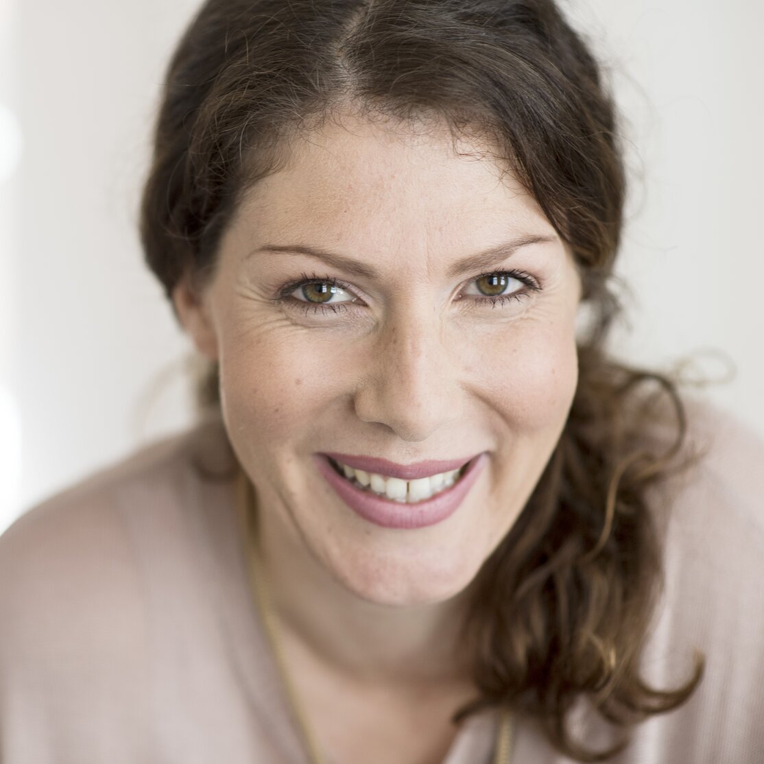 Dr. Dina Loffing · HEROES FOR HEROES