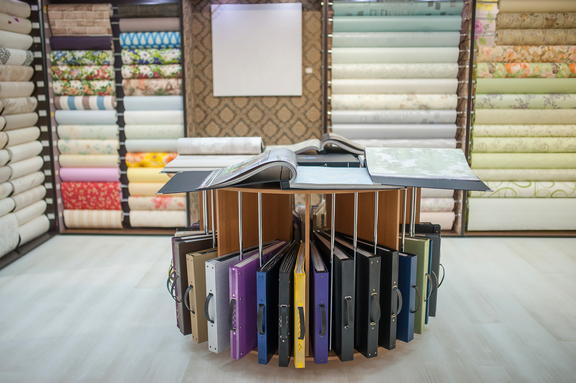 How to choose the right wallpaper Herts Decorators