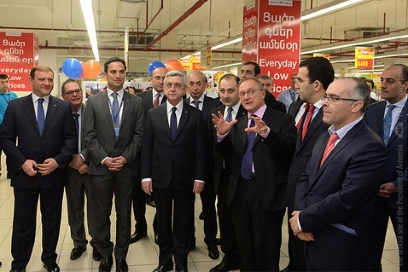 President Sargsyan Tours First Carrefour Market in Armenia
