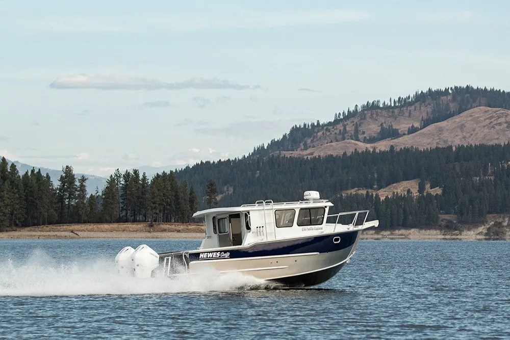 HewescraftPacific Explorer