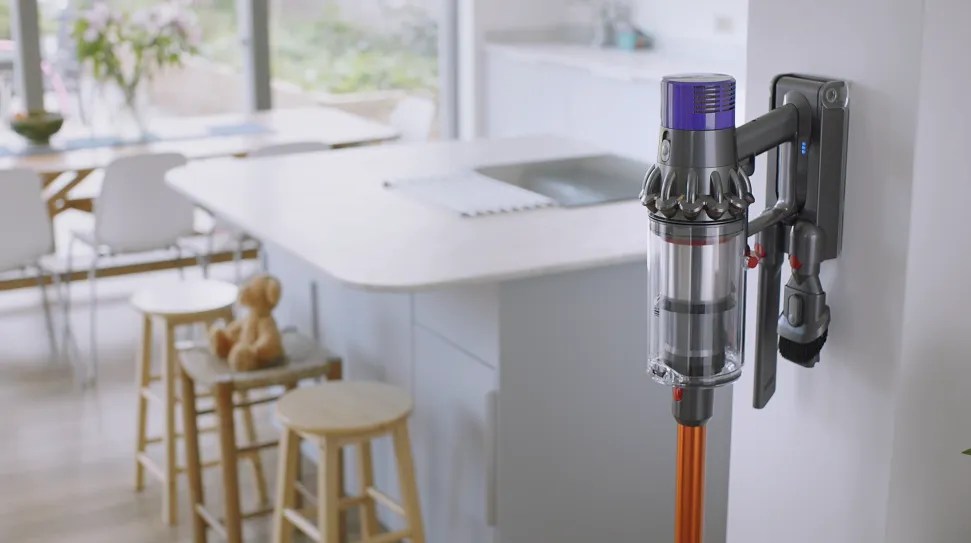 REVIEW Shark vs Dyson for Pet Hair (Stick Vacuum Comparison) Hey