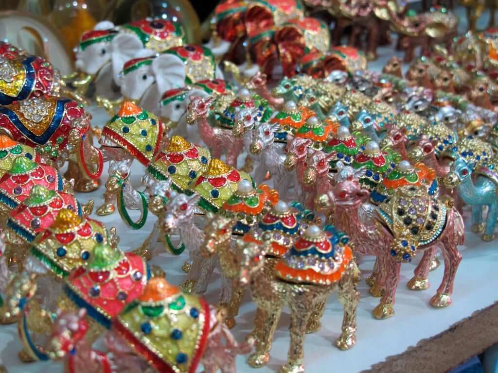 25 Best Souvenirs From Dubai to Bring Home With You