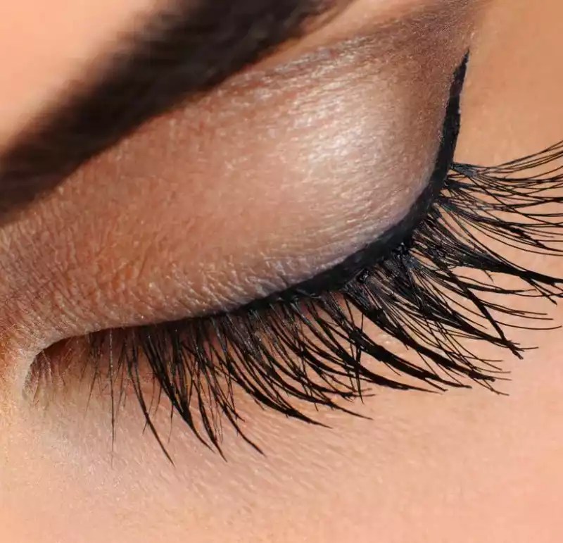 How to Apply Lash Extensions Perfectly for a Glamorous Look