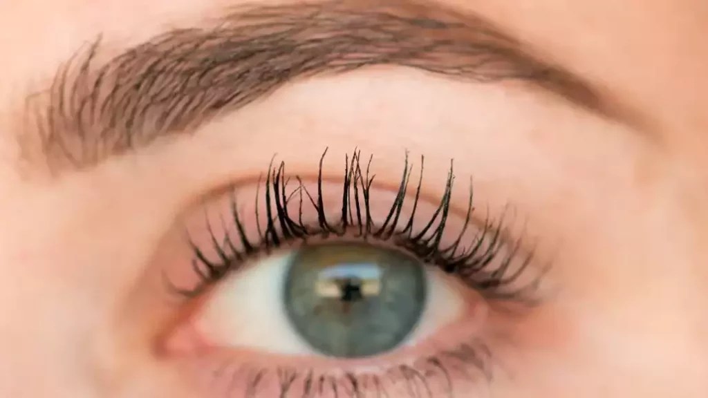 Common Reasons Why Lash Extensions Clump and How to Fix Them
