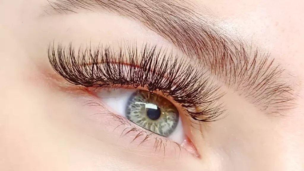 How to Care for Short Stubby Lashes After Extensions