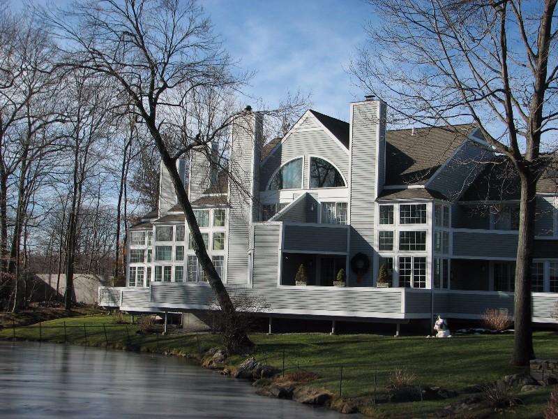 Darien Complexes Heywood Heights Condominiums