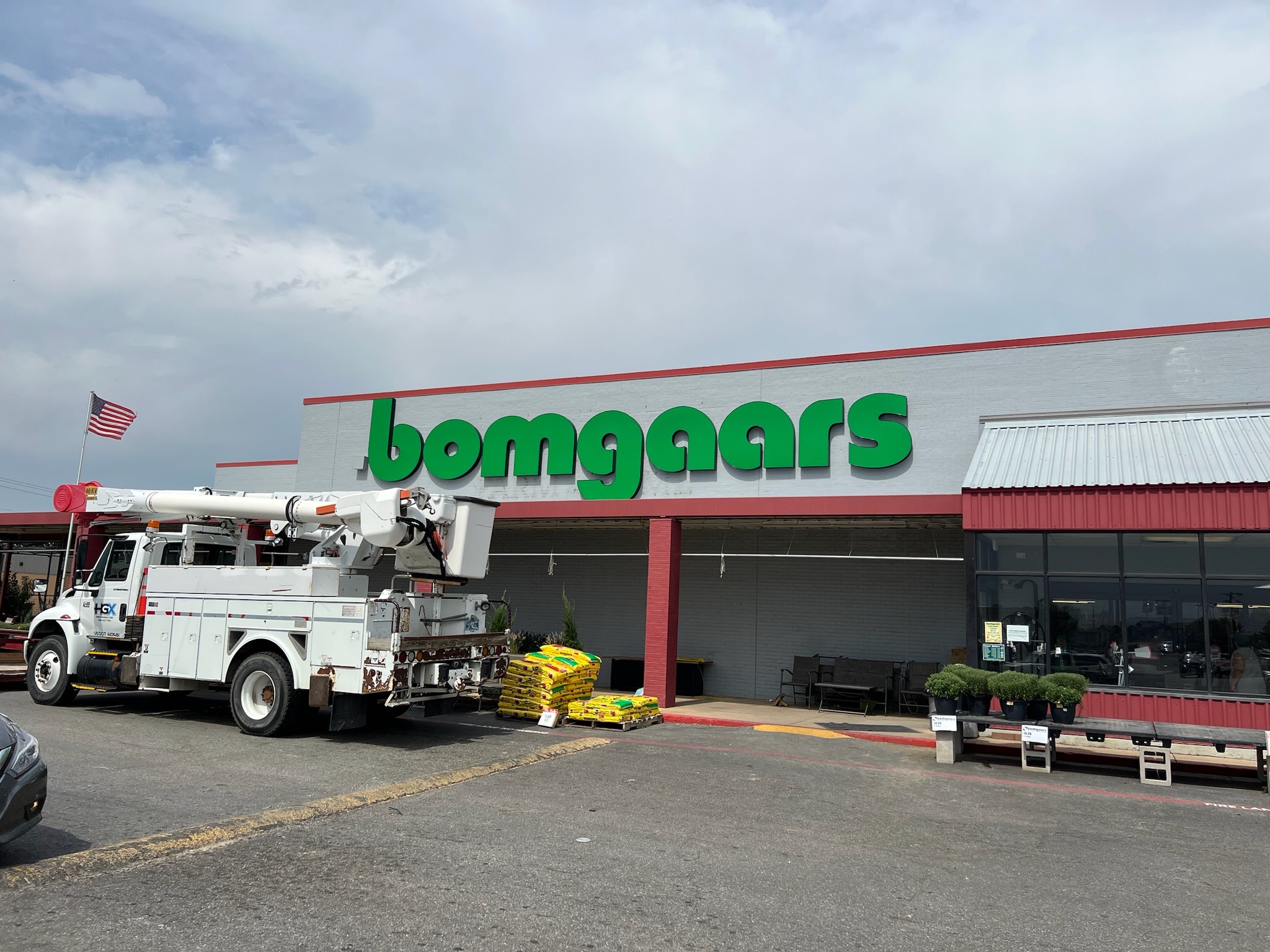 Bomgaars Durant Commercial Sign Hunter Graphix(03)