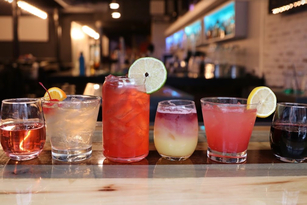 The Dime in Lincoln Park Happy Hour HHRevolution