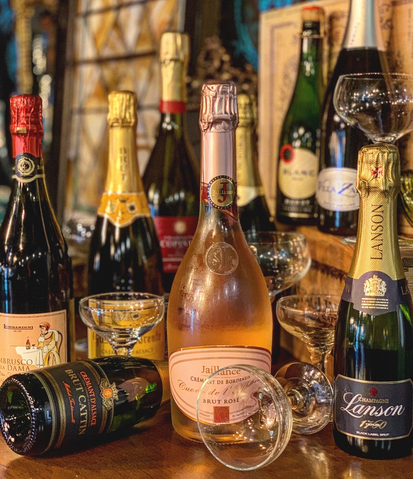 Uvae Kitchen and Wine Bar in Andersonville Chicago Happy Hour