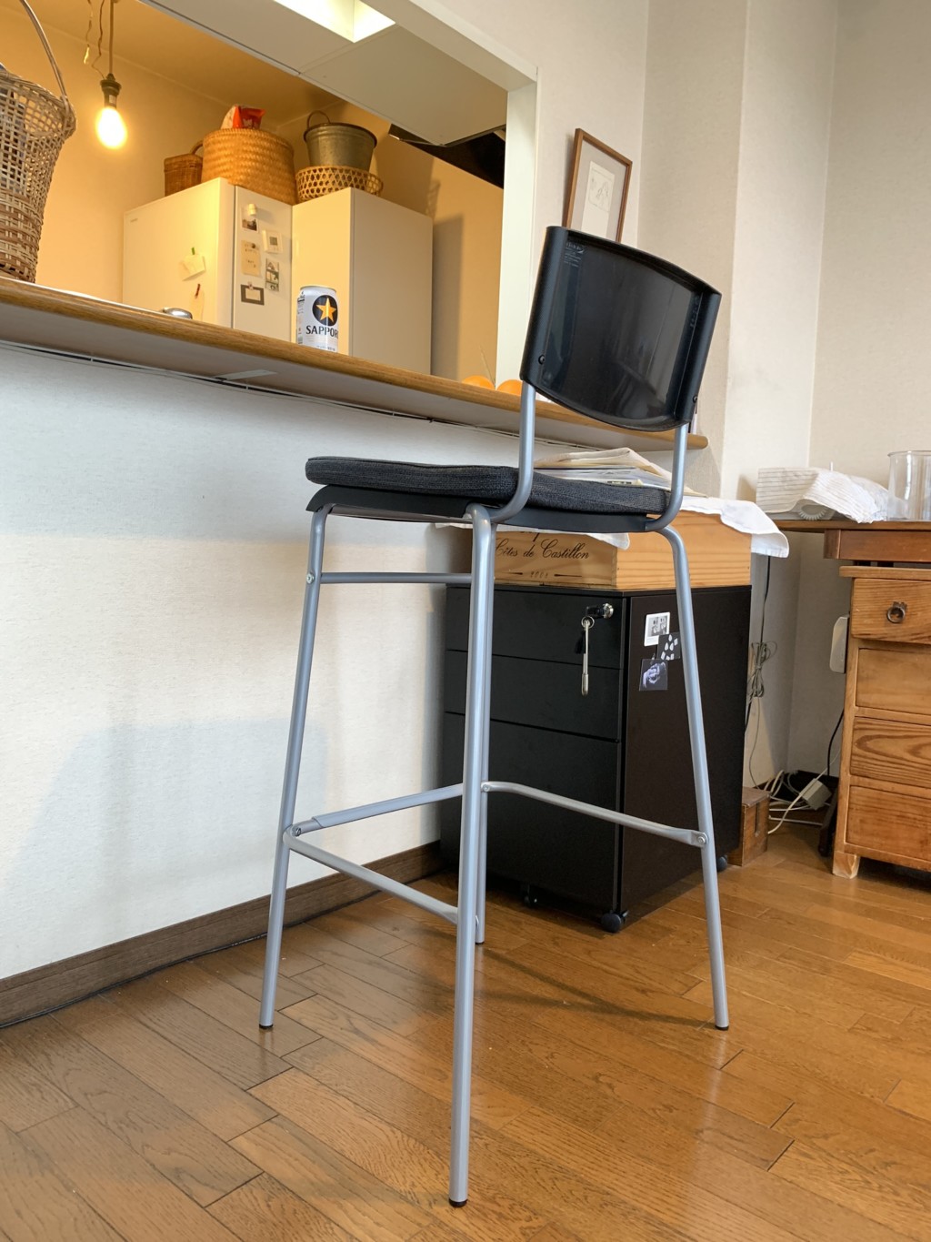 【IKEAバーチェア】家飲み最高！キッチンを夫婦でくつろぎの空間に変えるシンプルで素敵な椅子 じょずブロ