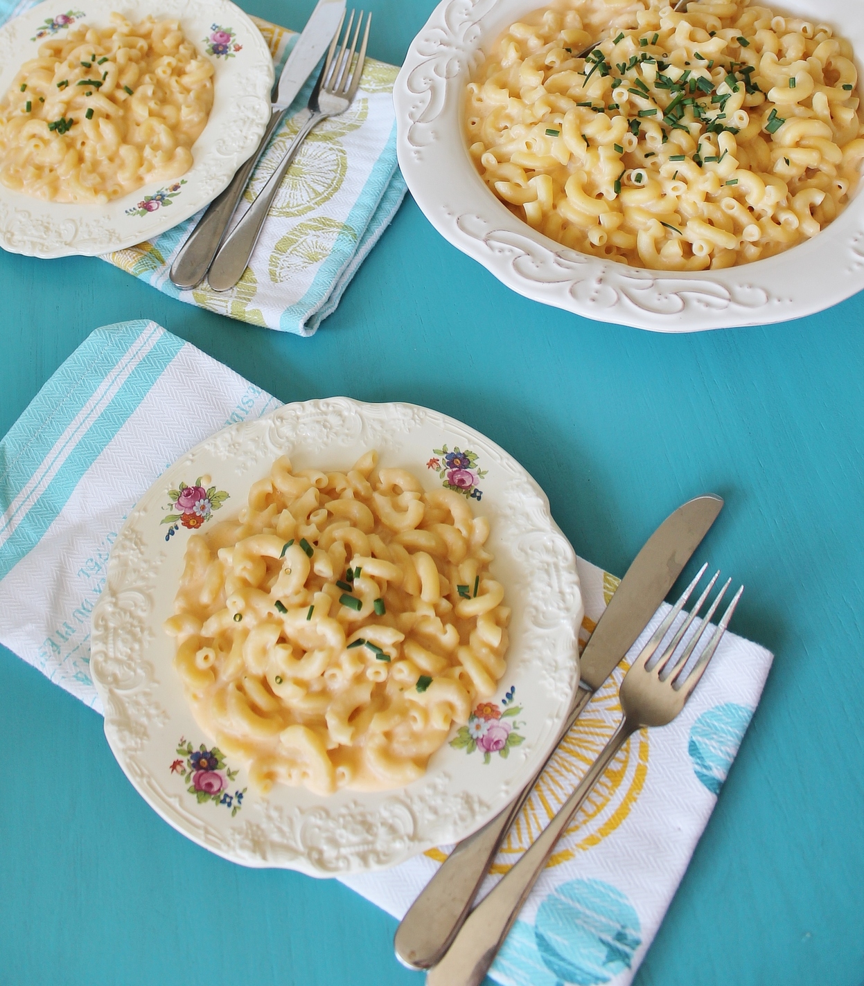 Light{er} Creamy Homemade Macaroni & Cheese