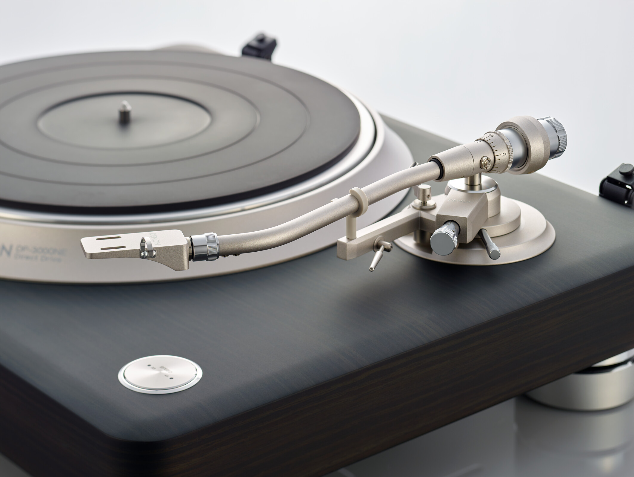 Denon DP3000NE Denon präsentiert neuen HighendPlattenspieler mit