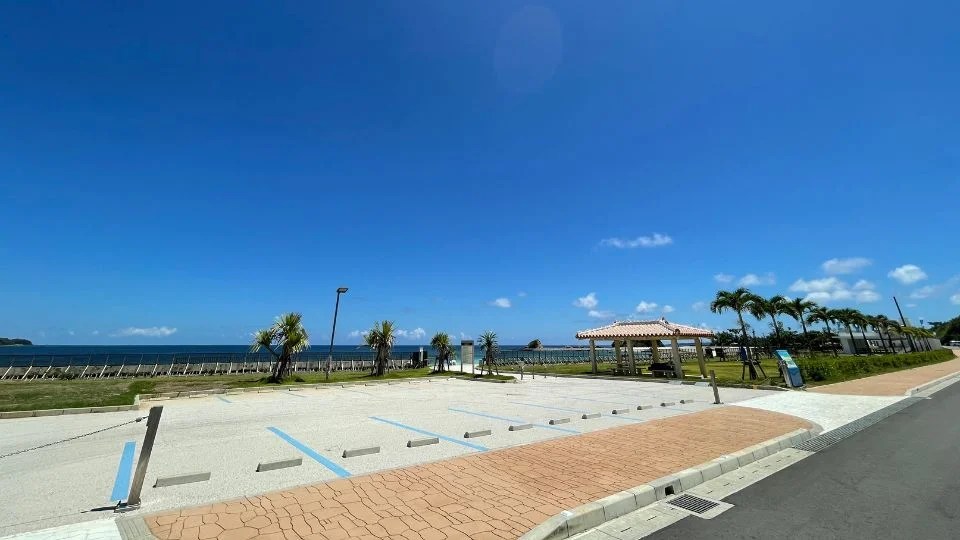 KIN サンライズビーチ【金武町】800mの白砂が美しい人工ビーチがすごい フォトブック倶楽部