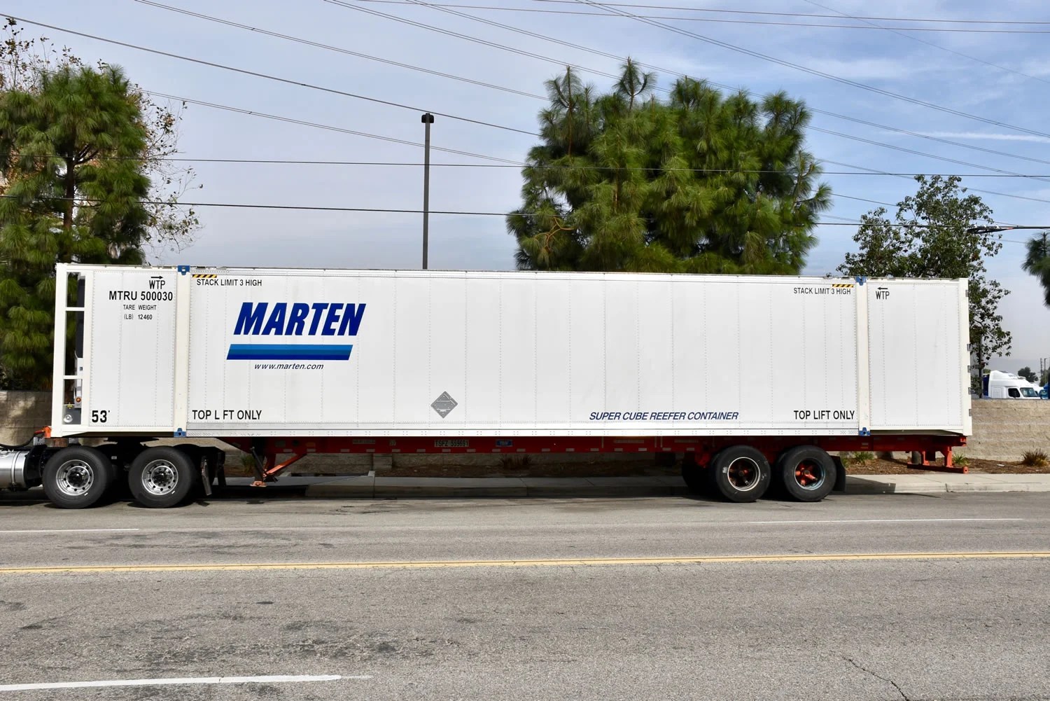 F413 Marten 53′ Reefer Containers Highball Graphics