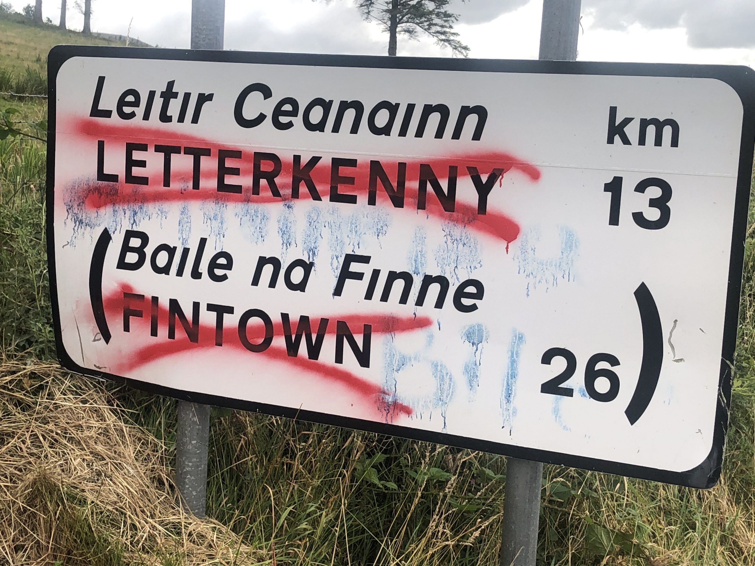 Investigation into vandalism of road signs underway Highland Radio