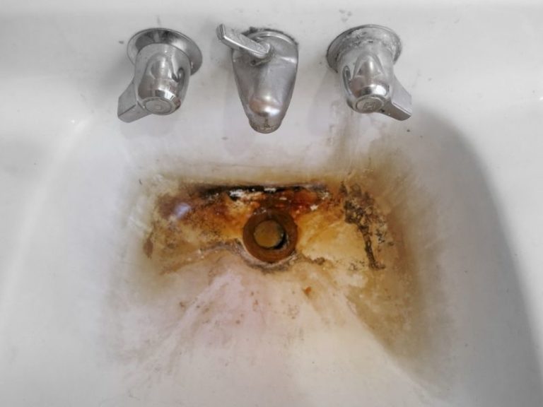 How to Remove Rust Stains from Tub Best Methods