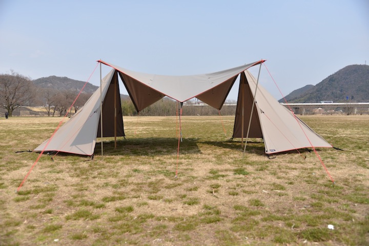キャンプ場で気になるワイルドルックなツインポールシェルター(テント