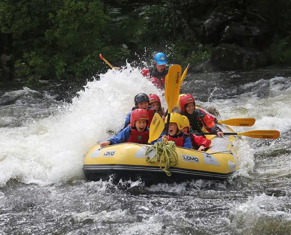 7 Amazing Water Sports Near Fort William Highwinds Lodge