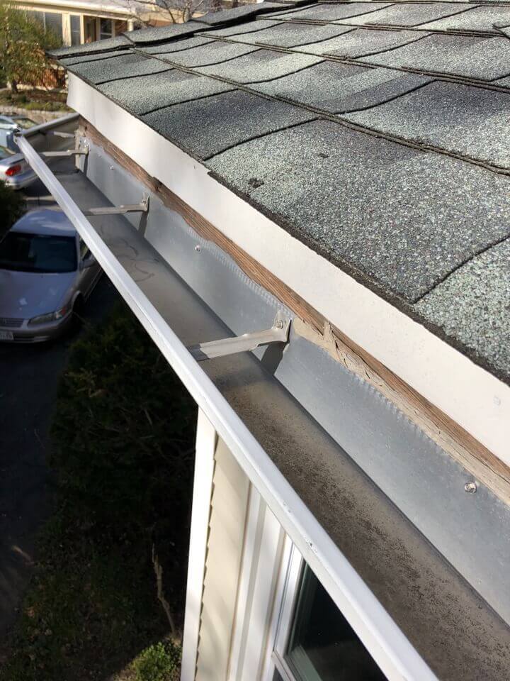 Gutter Cleaning in Massachusetts from HiCleaners