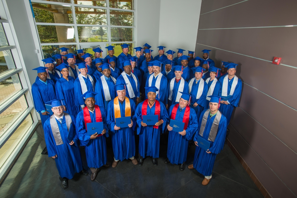 INGALLS SHIPBUILDING CELEBRATES 2015 APPRENTICE GRADUATION HII