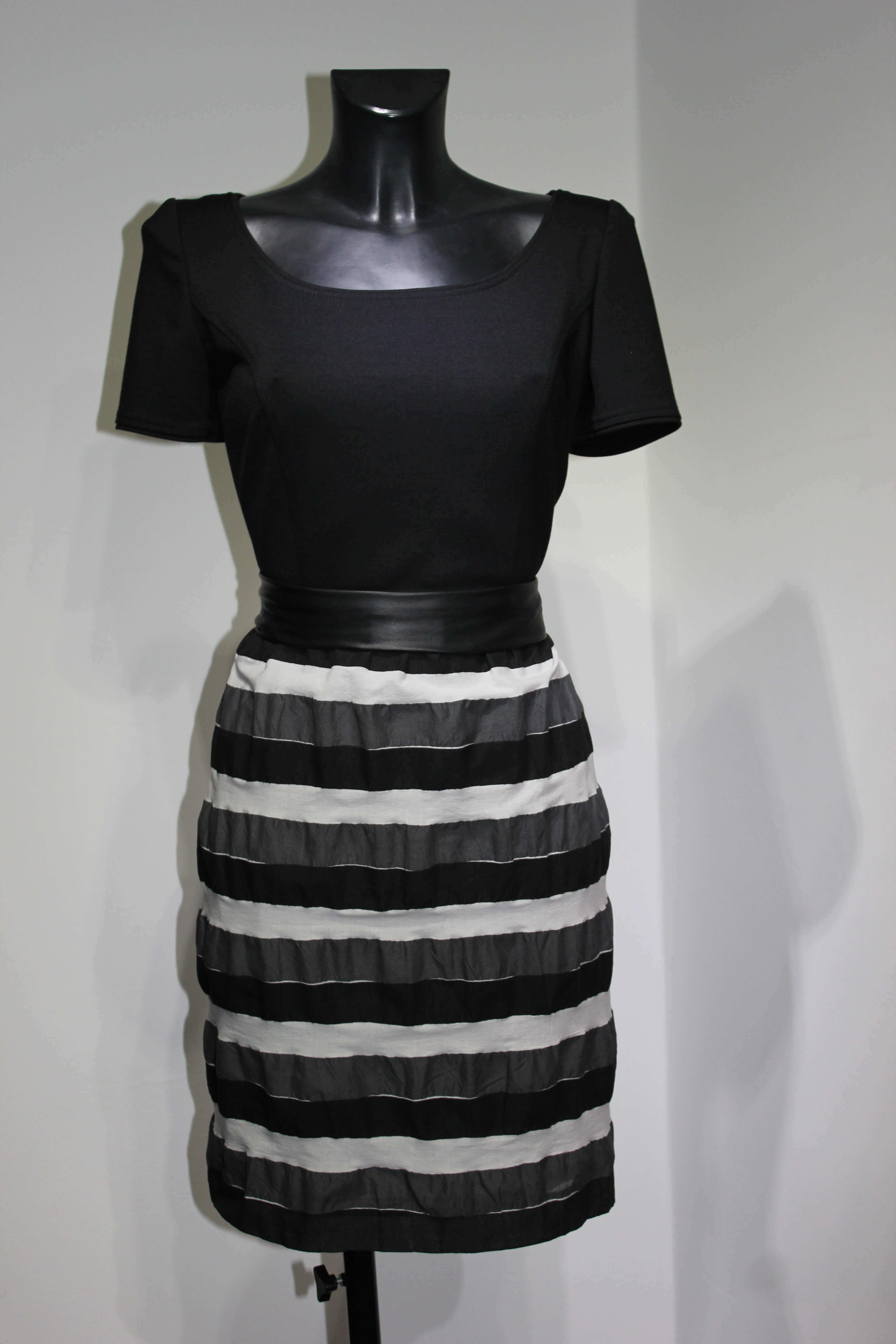 Klassisch SchwarzWeiss, elegante Mode für Damen München