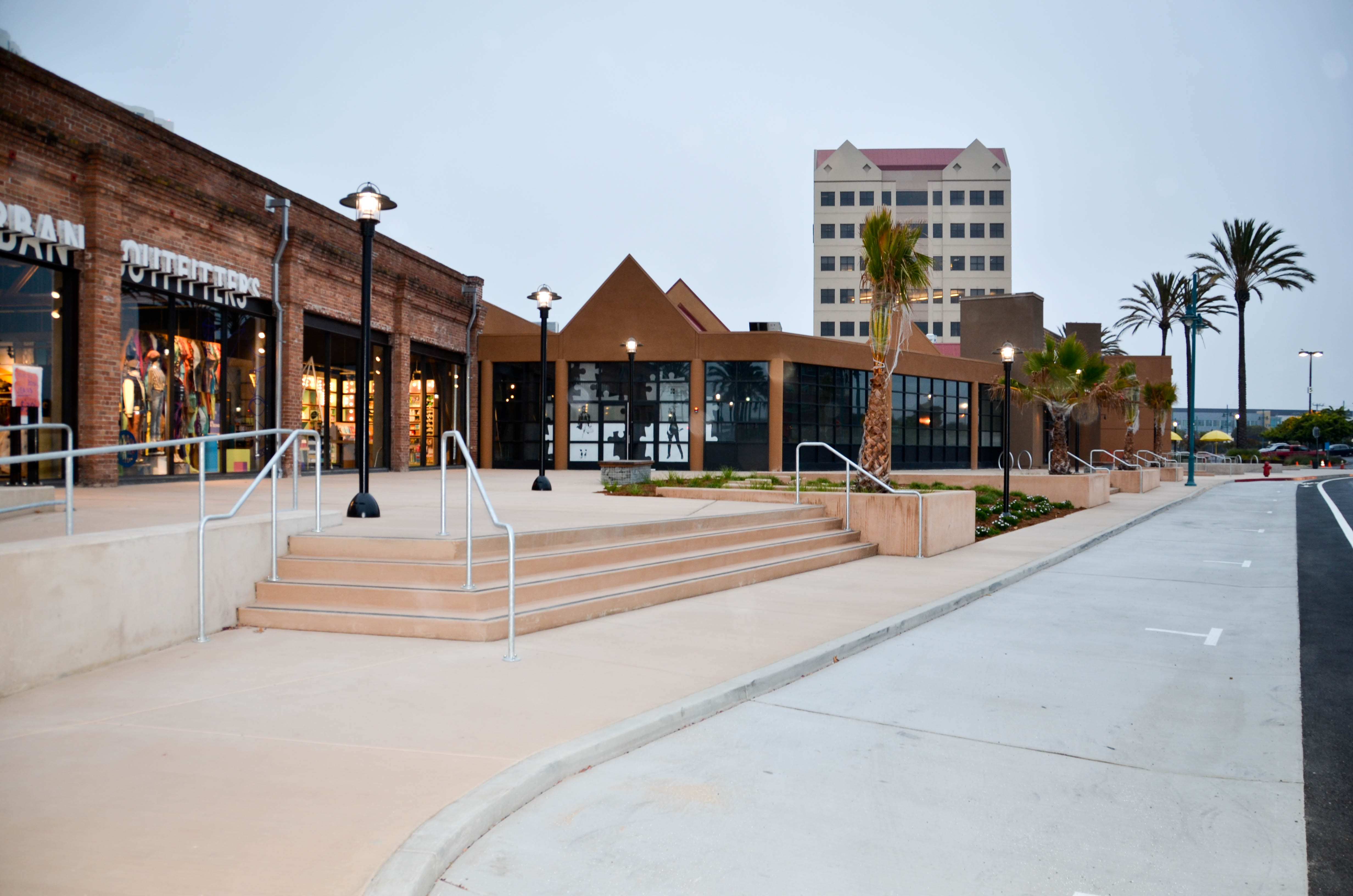 Emeryville Public Market, Emeryville Hillhouse Construction