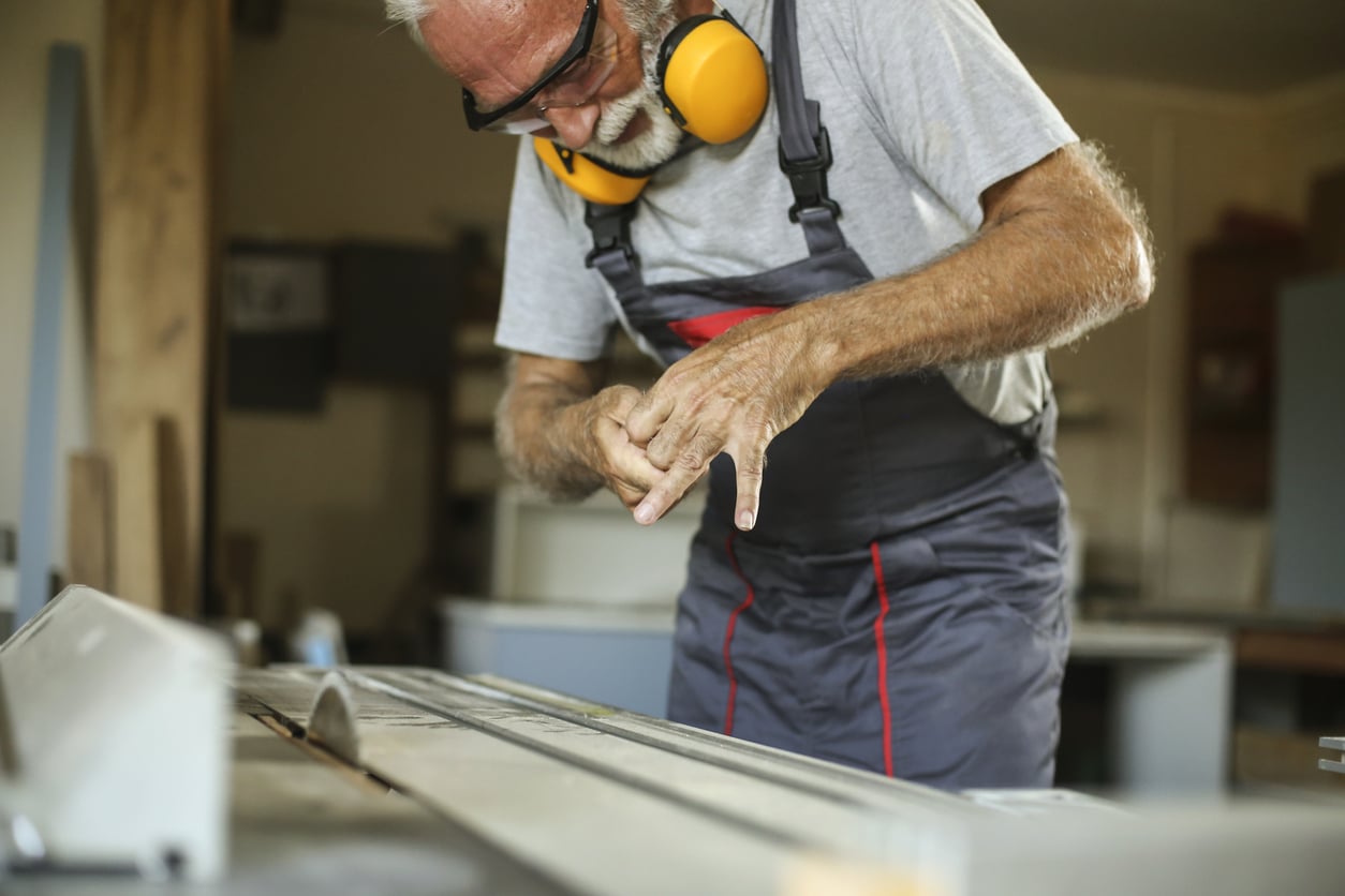 New York Electric Saw Accident Lawyer Hill & Moin LLP