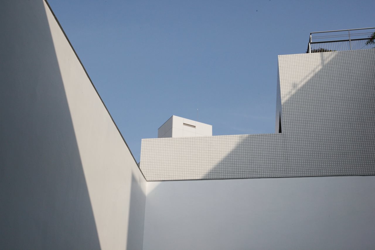 HILLSIDE SCENERY / HILLSIDE TERRACE