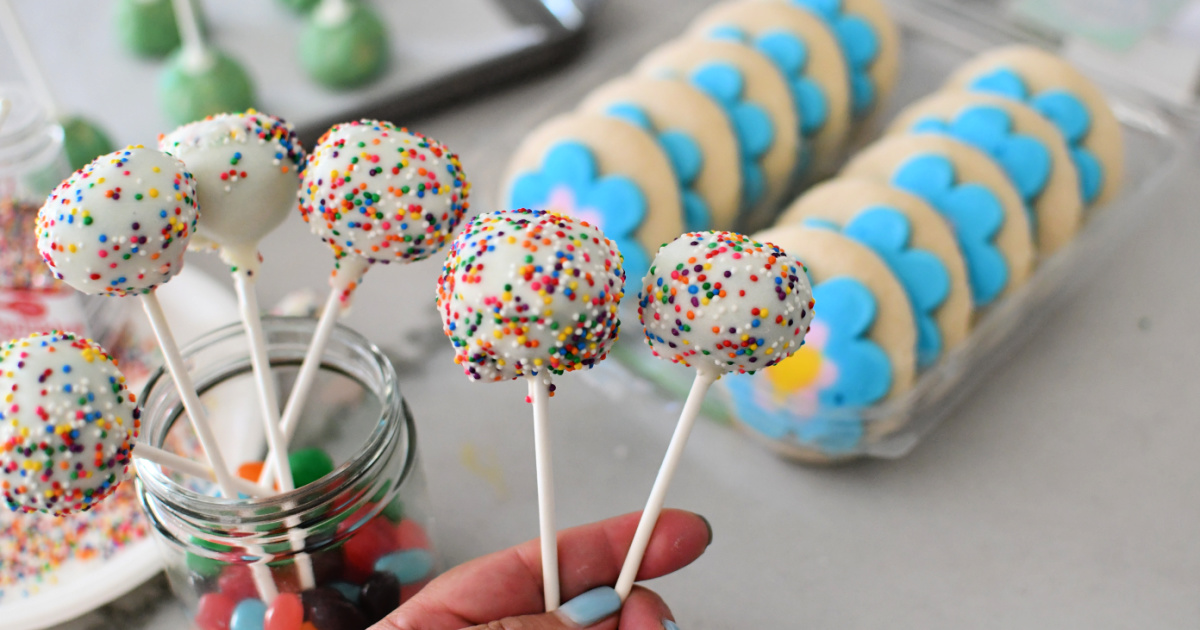 Make Cake Pops From Leftover Holiday Sugar Cookies! Hip2Save