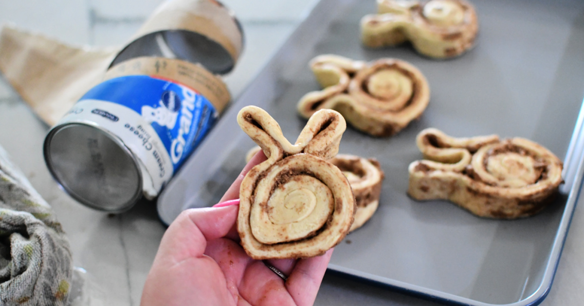 Bake Easy Cinnamon Roll Bunnies This Easter!